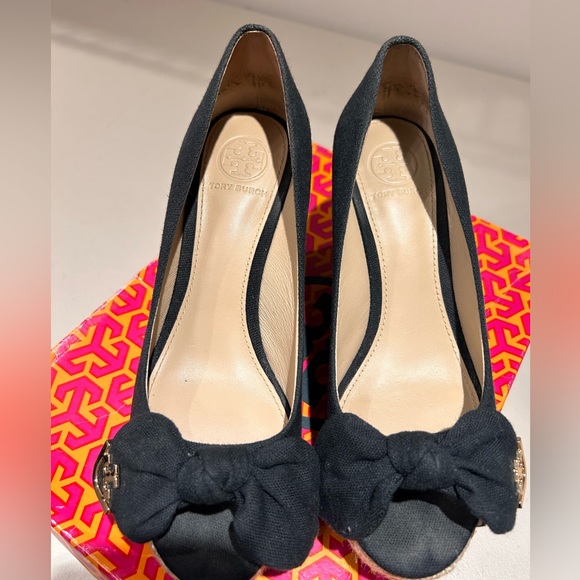 Authentic Tory Burch black espadrilles. With front bow - Picture 2 of 4